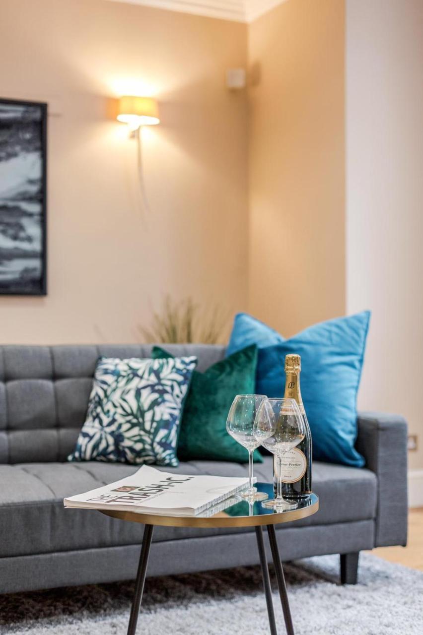 Relaxing And Spacious Kensington With Patio Apartment *
